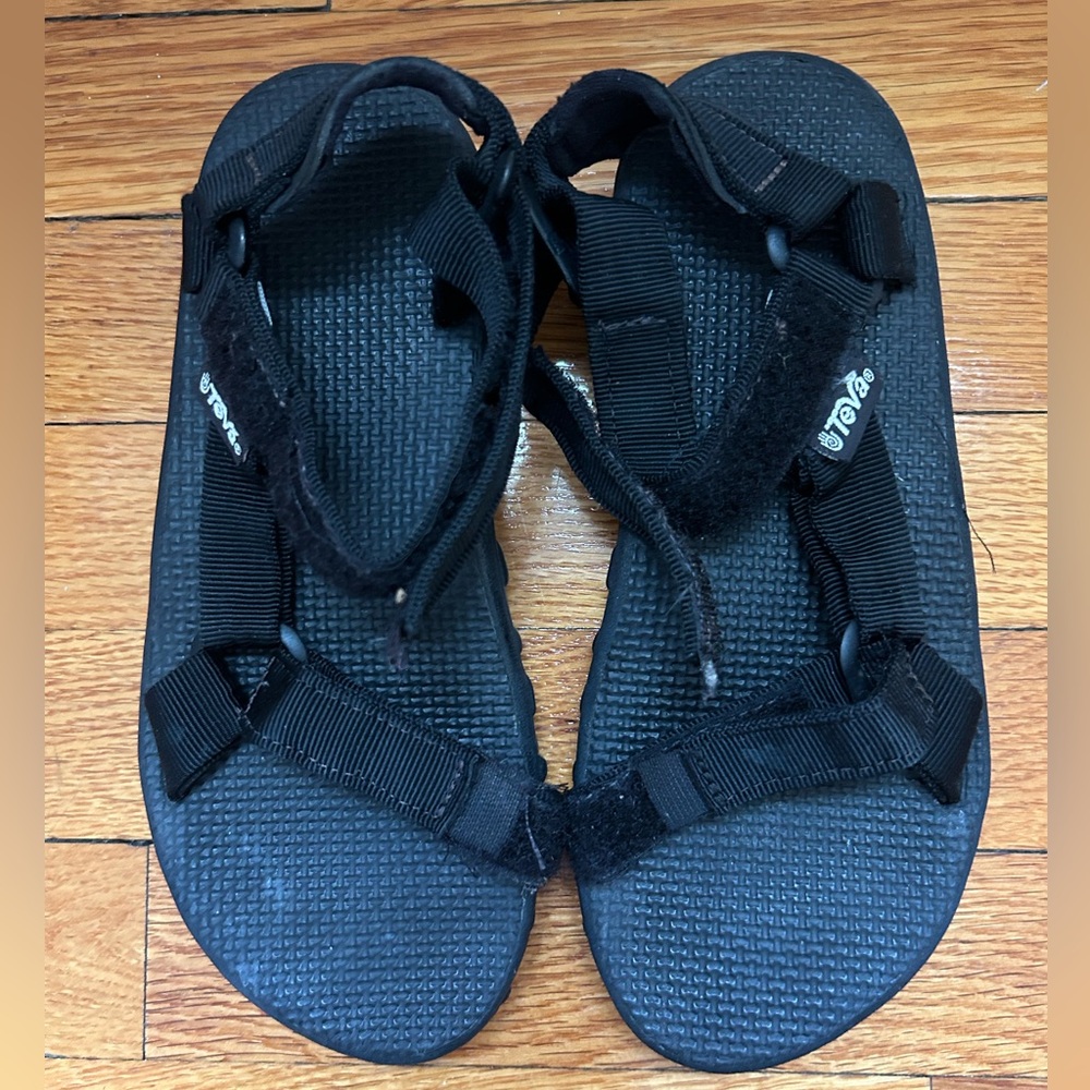 Teva sandals. Black, size 7, good used condition.